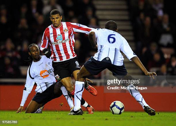 Fraizer Campbell of Sunderland takes on Ricardo Gardner and Fabrice Muamba of Bolton during the Barclays Premier League match between Sunderland and...