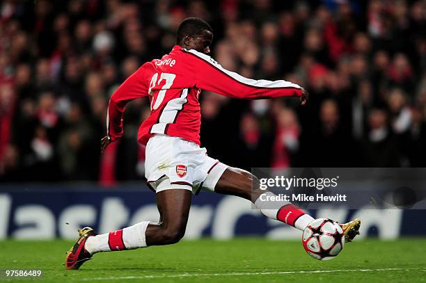 Emmanuel Eboue of Arsenal shoots into the empty net to score his teams fourth goal during the UEFA Champions League round of 16 match between Arsenal...