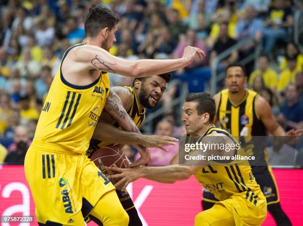 May 2018, Germany, Berlin: Basketball 1st Bundesliga - Championship round, Play-Offs semifinal, Match 1: ALBA Berlin vs MHP Riesen Ludwigsburg in the...