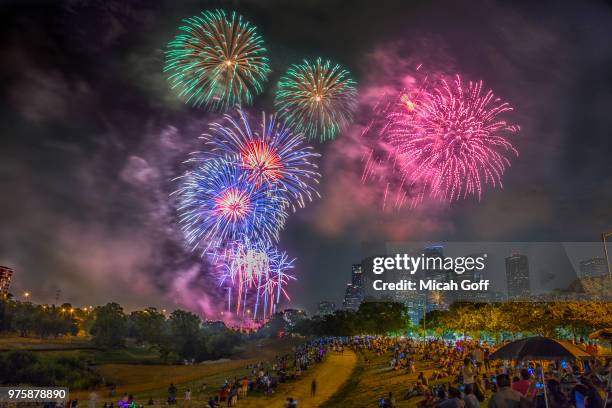 houston on the 4th - houston explosion stockfoto's en -beelden