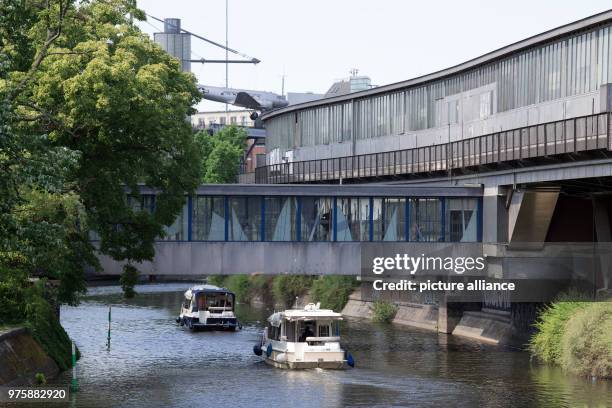 May 2018, Germany, Berlin: Two boats drive underneath the U-Bahn station Moeckernbruecke's pedestrian bridge along on the Landwehr Canal. Photo:...