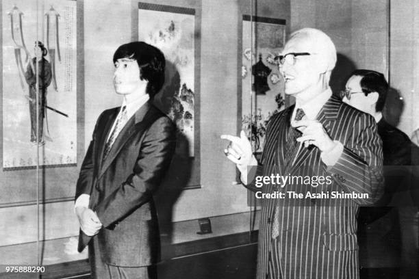 Prince Takamado talks with artist Kenkichi Sugimoto during his visit to the Kenkichi Sugimoto Museum on September 5, 1988 in Mihama, Aichi, Japan.
