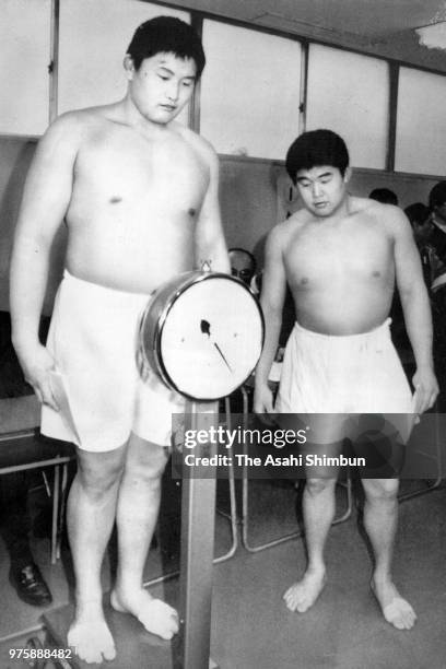 Wakahanada and Takahanada attend a health check for new wrestlers on March 8, 1988 in Osaka, Japan.