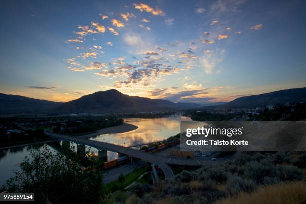 kamloops awakens - korte stock-fotos und bilder