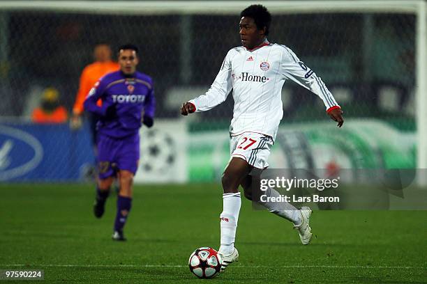 David Alaba of Muenchen runs with the ball during the UEFA Champions League round of sixteen, second leg match between AFC Fiorentina and FC Bayern...