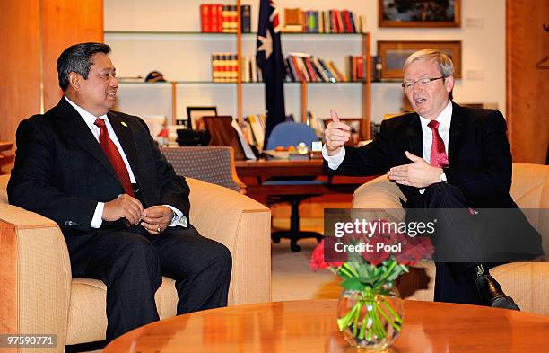 Australian Prime Minister Kevin Rudd gestures as he speaks to Indonesia President Susilo Bambang Yudhoyono during a meeting on March 10, 2010 in...