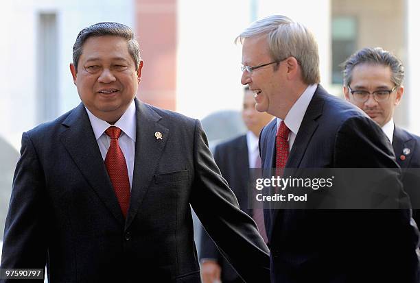 Indonesia President Susilo Bambang Yudhoyono is met by Australian Prime Minister Kevin Rudd at Parliament House on March 10, 2010 in Canberra,...