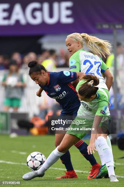 May 2018, Ukraine, Kiev: Women's football, Champions League, VfL Wolfsburg vs Olympique Lyon at the Valeriy Lobanovskyi Dynamo Stadium. Wolfsburg's...