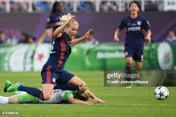 May 2018, Ukraine, Kiev: Women's football, Champions League, VfL Wolfsburg vs Olympique Lyon at the Valeriy Lobanovskyi Dynamo Stadium. Wolfsburg's...