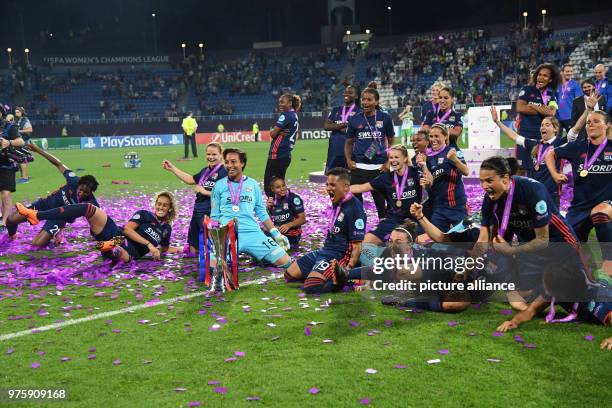 May 2018, Ukraine, Kiev: Women's football, Champions League, VfL Wolfsburg vs Olympique Lyon at the Valeriy Lobanovskyi Dynamo Stadium. The Lyon team...