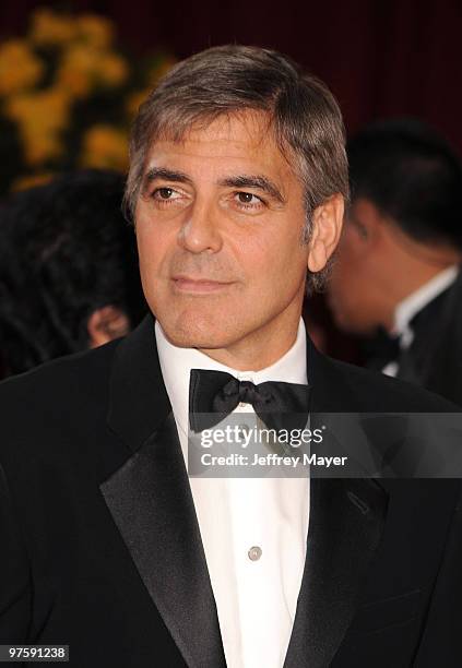 Actor George Clooney arrives at the 82nd Annual Academy Awards held at the Kodak Theatre on March 7, 2010 in Hollywood, California.