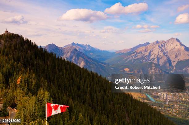 view of banff from sulphur mountain - sulphur mountain fotografías e imágenes de stock