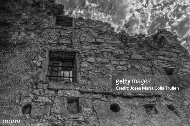 masias de catalunya en ruinas - en ruinas stock pictures, royalty-free photos & images