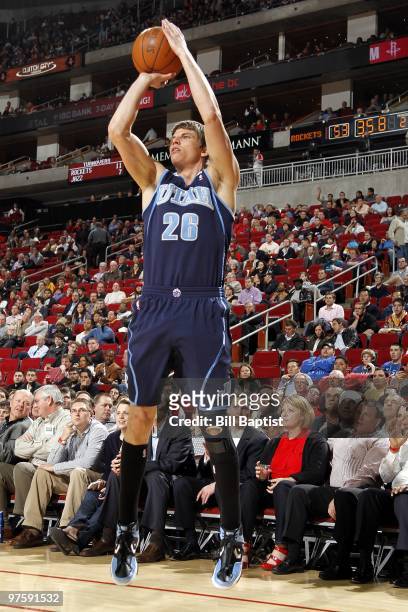 Kyle Korver of the Utah Jazz shoots a jump shot during the game against the Houston Rockets at Toyota Center on February 16, 2010 in Houston, Texas....