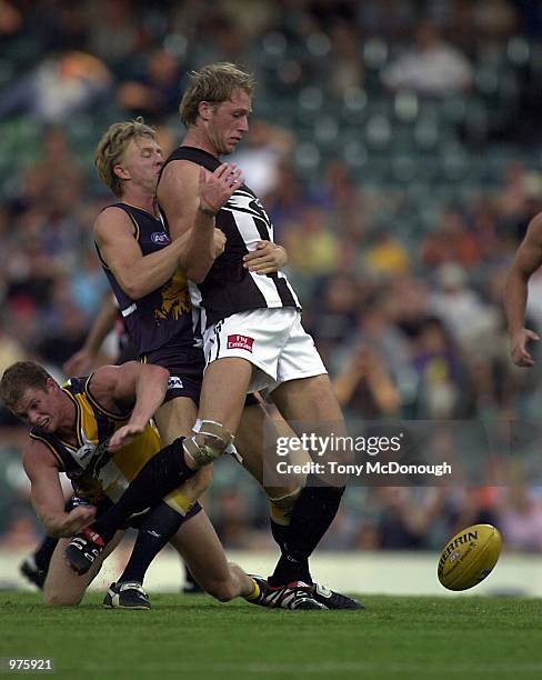 Greg Harding for West Coast Eagles takes on Josh Fraser for Collingwood in the third quarter of round 2 match of the Ansett Cup between the West...