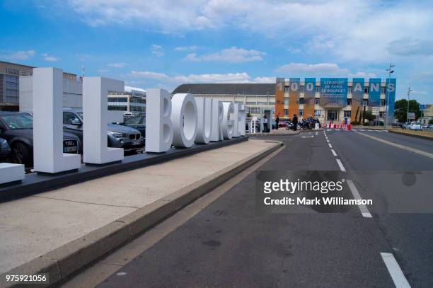 le bourget airport. - bourget stock pictures, royalty-free photos & images