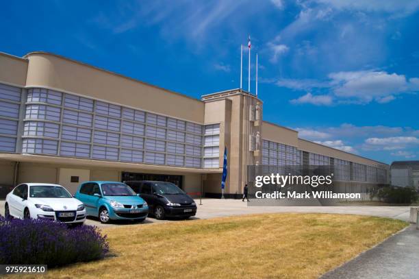 le bourget airport terminal - paris air show 2015 stock-fotos und bilder