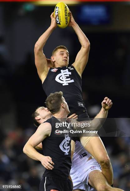 Liam Jones of the Blues marks during the round 13 AFL match between the Carlton Blues and the Fremantle Dockers at Etihad Stadium on June 16, 2018 in...