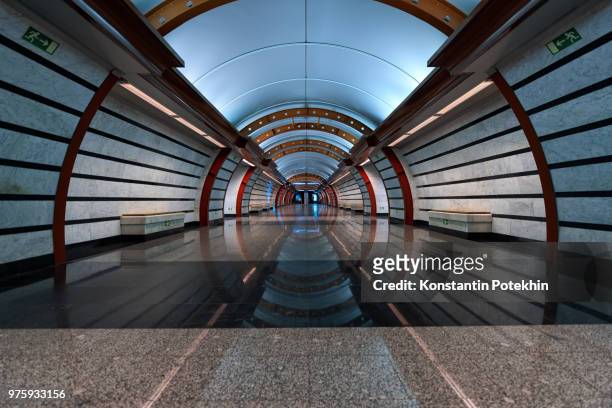 metro station, saint petersburg, russia - metro st petersburg stockfoto's en -beelden