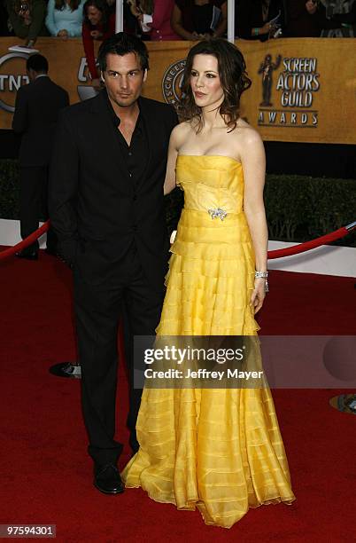 Len Wiseman and actress Kate Beckinsale arrive to the 14th Annual Screen Actors Guild Awards at the Shrine Auditorium on January 27, 2008 in Los...
