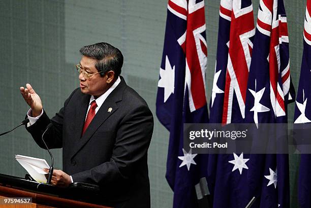 Indonesian President Susilo Bambang Yudhoyono gestures during an address to a joint session of Australia's Parliament in Canberra March 10, 2010. The...