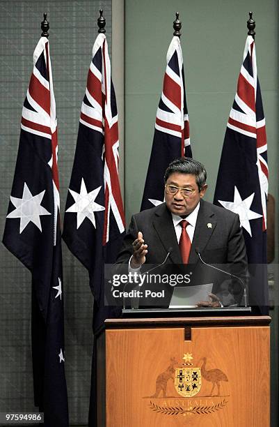 Indonesian President Susilo Bambang Yudhoyono gestures during an address to a joint session of Australia's Parliament in Canberra March 10, 2010. The...