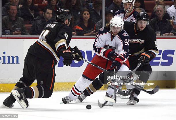 Jakub Voracek of the Columbus Blue Jackets plays the puck to the middle against Aaron Ward and Bobby Ryan of the Anaheim Ducks in the second period...