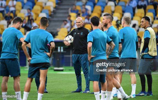 May 2018, Ukraine, Kiev: Football, Real Madrid training: Coach Zinedine Zidane and players pictured during training at the Olimpiyskiy National...