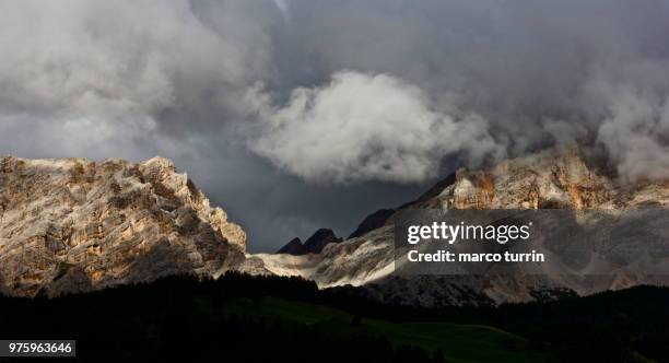 temporale in arrivo - arrivo stock pictures, royalty-free photos & images