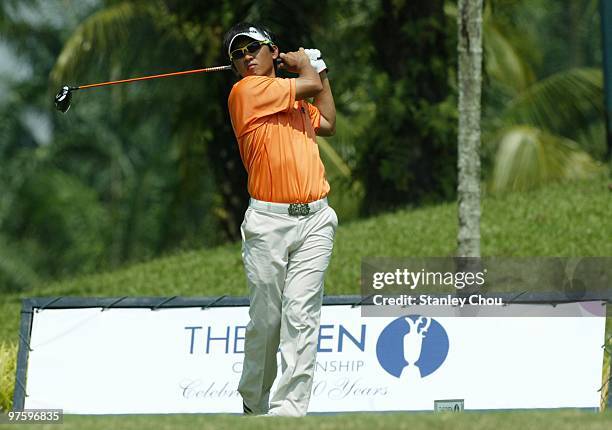 Unho Park of Australia watches his tee shot on the 1st tee during Asian International Final Qualifying for The Open at Saujana Golf and Country Club...