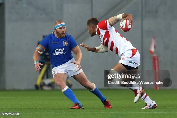 Amanaki Lelei Mafi of Japan takes on Leonardo Ghoraldini of Italy during the rugby international match between Japan and Italy at Noevir Stadium Kobe...