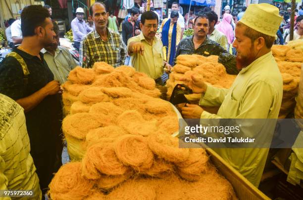street vendors selling vermicelli - david talukdar stockfoto's en -beelden