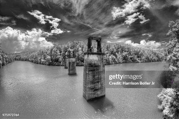 tallulah falls lake (black and white) - tallulah falls lake stock pictures, royalty-free photos & images
