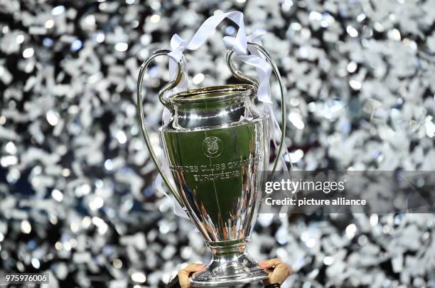 May 2018, Ukraine, Kiev: Soccer, Champions League final, Real Madrid vs FC Liverpool at the Olimpiyskiy National Sports Complex. A Real player holds...