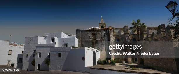 vejer de la frontera, kirche - kirche stock pictures, royalty-free photos & images