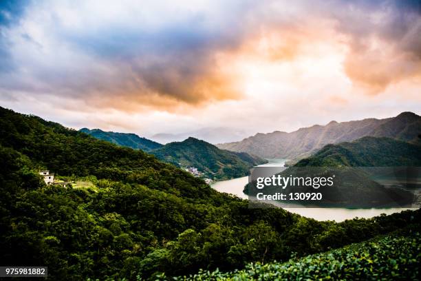 from the mountain top - ホワイト山脈 ストックフォトと画像