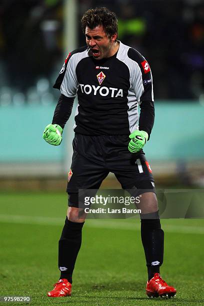 Goalkeeper Sebastien Frey celebrates during the UEFA Champions League round of sixteen, second leg match between AFC Fiorentina and FC Bayern...