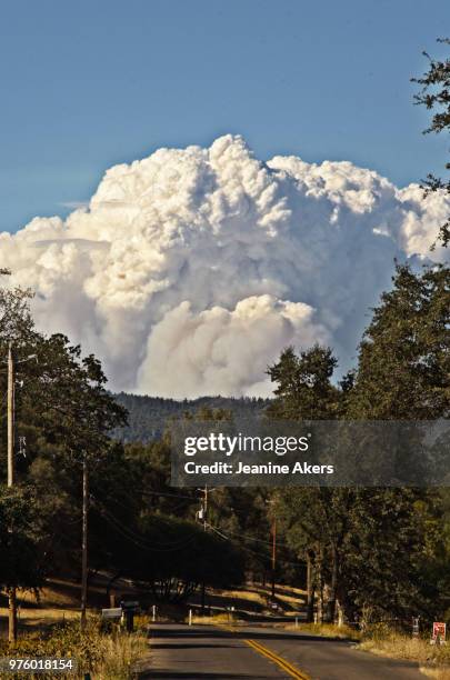 yosemite rim fire/cloud - rim fire stock pictures, royalty-free photos & images