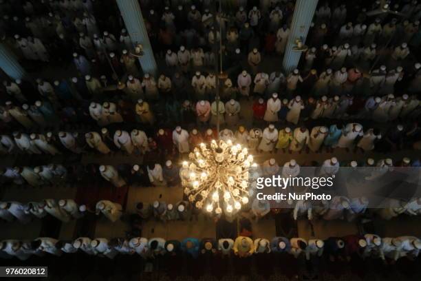 Dhaka, Bangladesh. Bangladeshi Muslim devotees take part in Eid-ul-Fitr prayer at a mosque in Dhaka, Bangladesh on June 16, 2018. Muslims around the...
