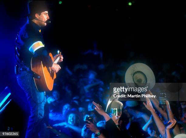 Lee Kernaghan performs on stage at the Country Music Festival on 18th November 2000 at Weribee Mansion, Victoria, Australia.