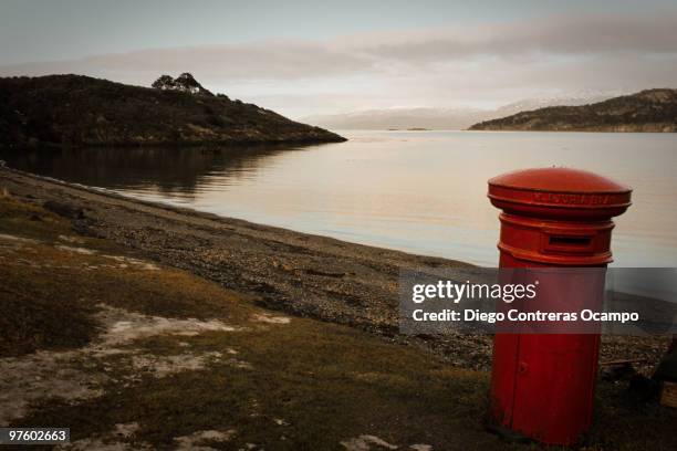 last post box in american continent - mailbox on ground stock pictures, royalty-free photos & images