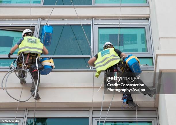 Window Cleaner Ropes 146 Suction Cleaner Stock Photos, High-Res Pictures, and Images - Getty ...