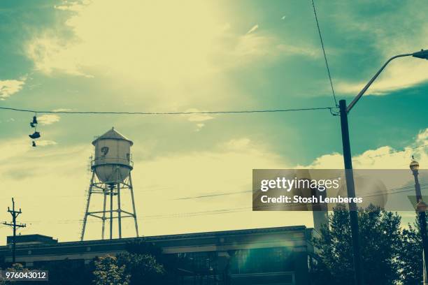 the tower - water tower storage tank - fotografias e filmes do acervo