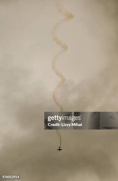 Looping Plane Looping Plane Photos and Premium High Res Pictures - Getty Images