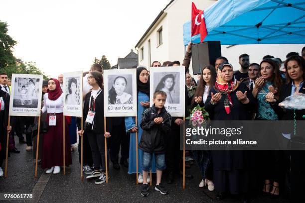 May 2018, Germany, Solingen: Mevlude Genc and her granddaughter Ozlem Genc participate in a prayer at the place of the arson attack. 25 years after...