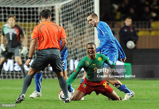 Samuel Eto'o of Cameroon and Giorgio Chiellini of Italy in action during the International Friendly match between Italy and Cameroon at Louis II...