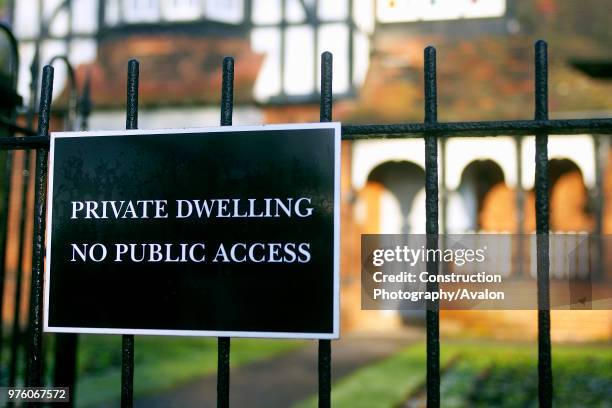 Public notice preventing access on a private dwelling.