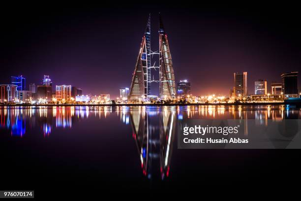 view of world trade center and skyline, manama, bahrain - bahrain stock-fotos und bilder