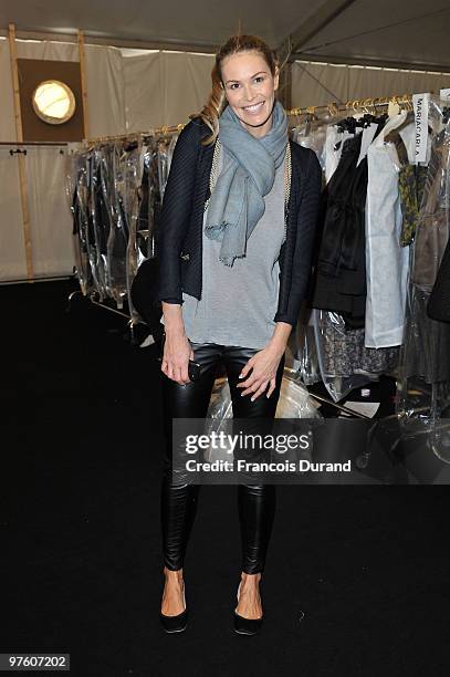 Elle MacPherson poses backstage during the Louis Vuitton Ready to Wear show as part of the Paris Womenswear Fashion Week Fall/Winter 2011 at Cour...