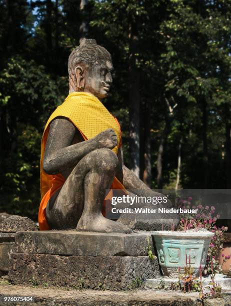 prasat bayon, sitzende figur - figur fotografías e imágenes de stock